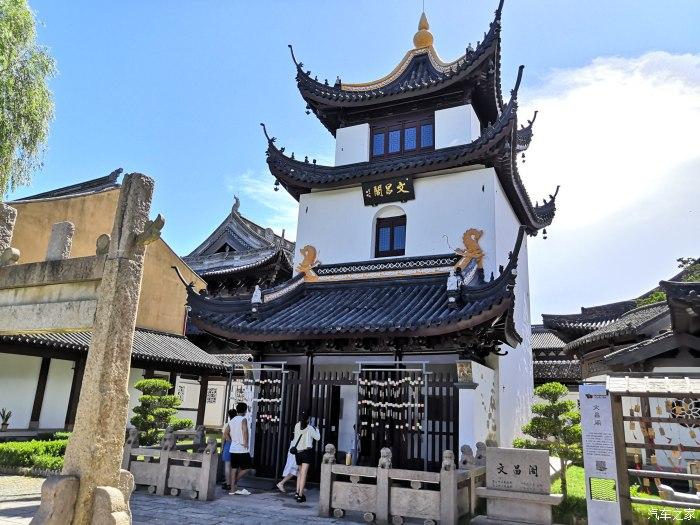 花溪区组织离退休干部开展网上专题报告会学习